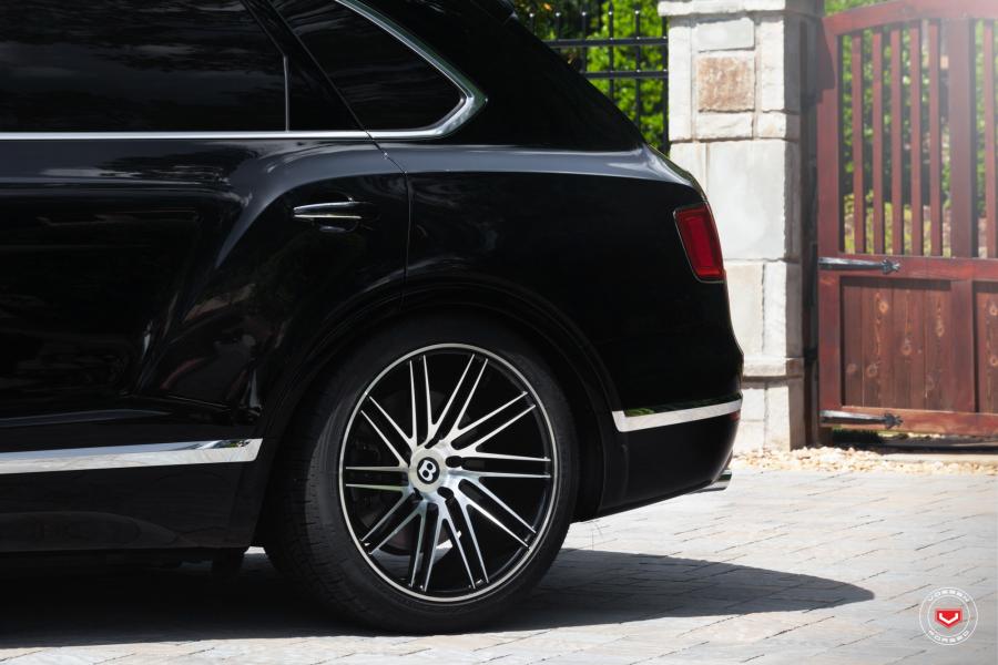 Детали экстерьера Bentley Bentayga on Vossen Wheels (VPS-307T) 2017 года  (фото 4 из 9)